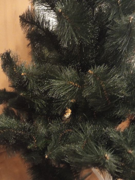 Продається ялинка штучна.