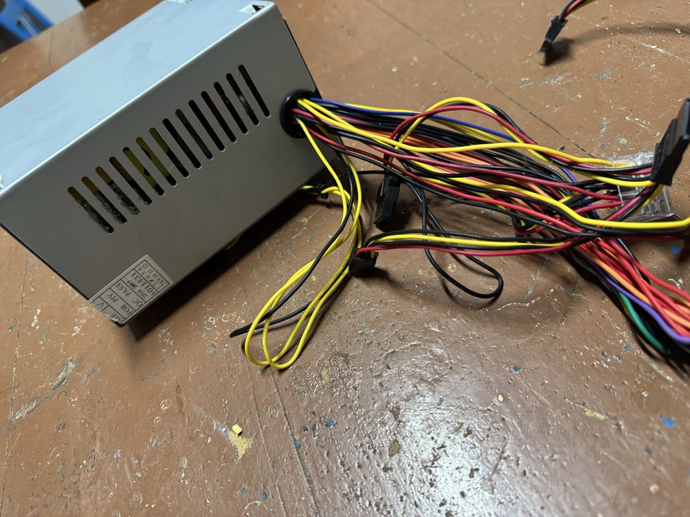 DVD e fonte de alimentação para torre pc