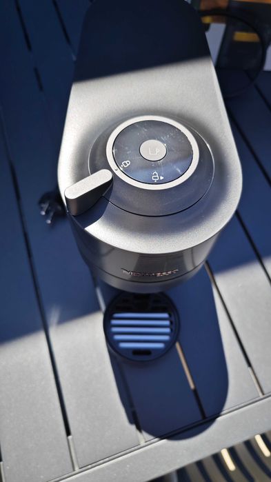 Maquina de café Nespresso Vertuo Pop nova