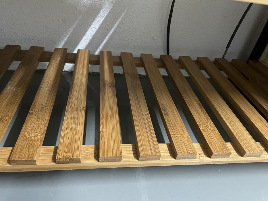 Sapateira de madeira