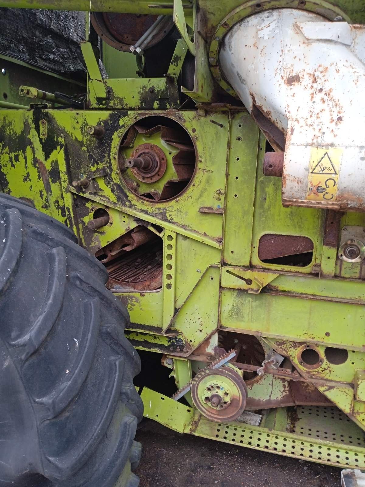 Комбайн CLAAS Mega 208, в комплекті з жаткою 1995p