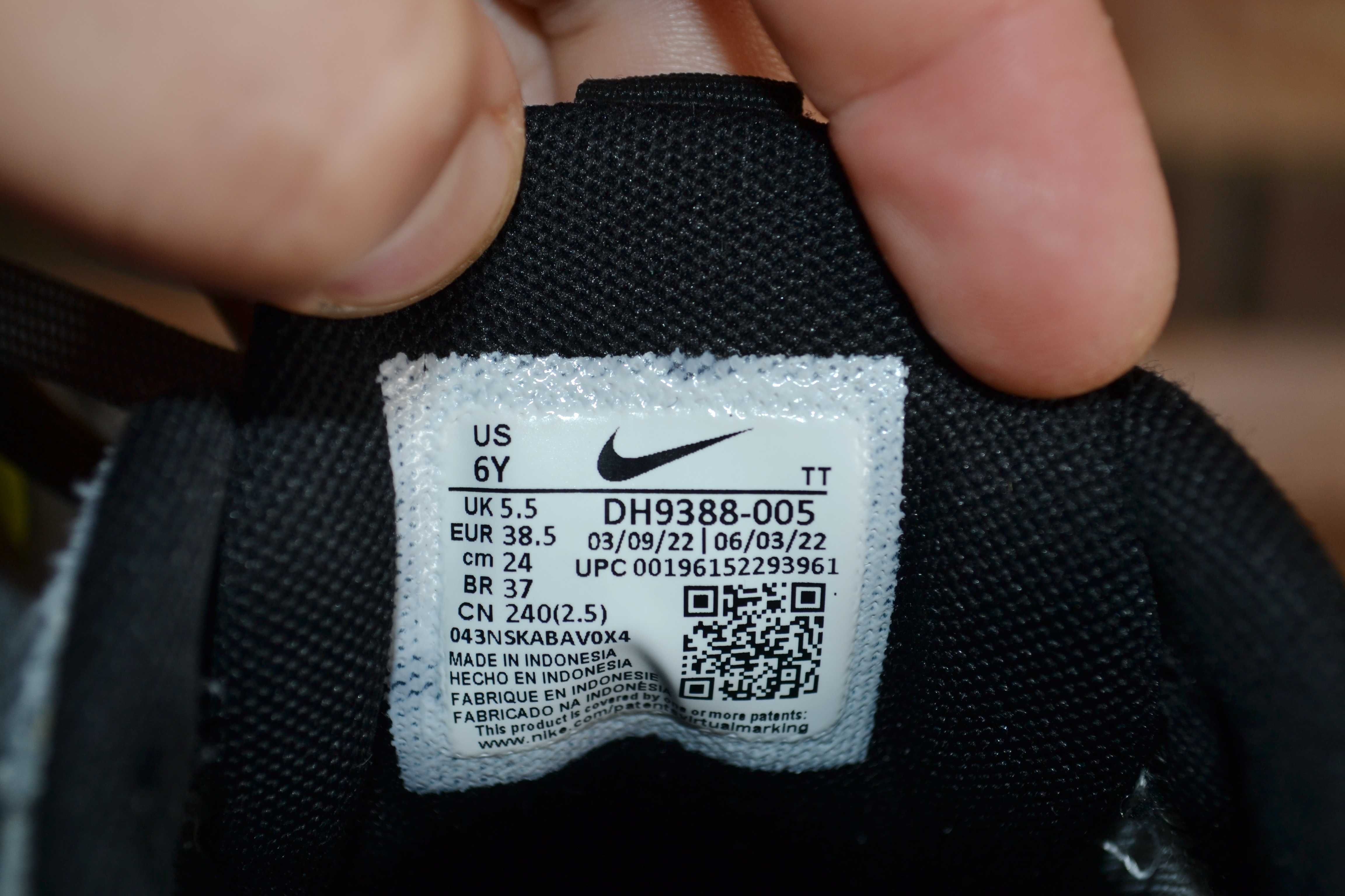 Кроссовки Nike air max motif Оригинал размер 38.5 Стелька 24.5 см