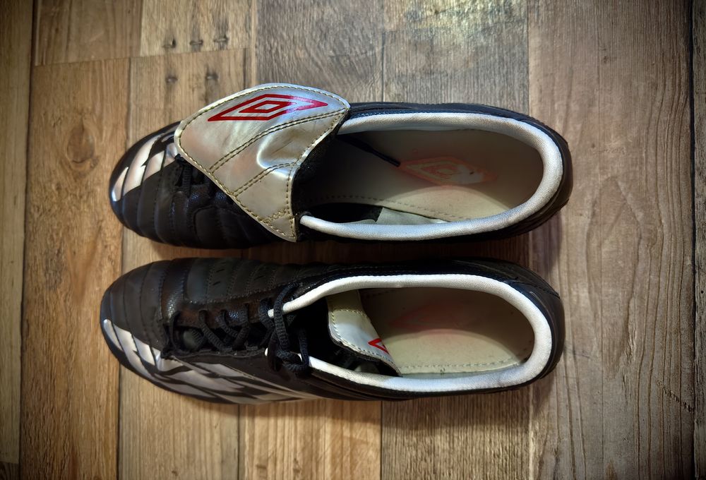 Sprzedam Buty Piłkarskie Korki Marki Umbro Czarne