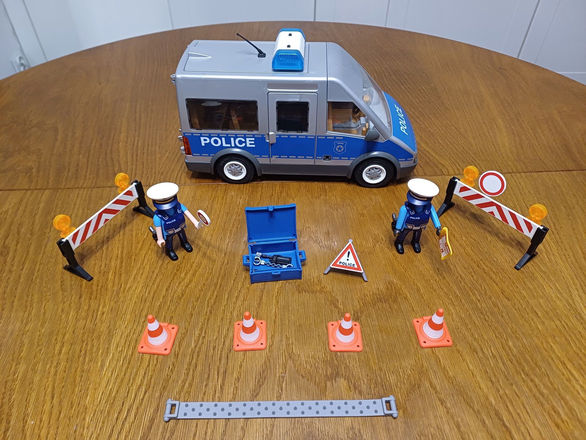Samochód policyjny Playmobil