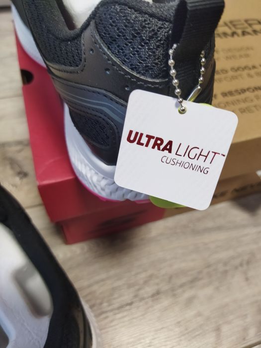 Кроссовки женские  Sketchers 41,5 р
