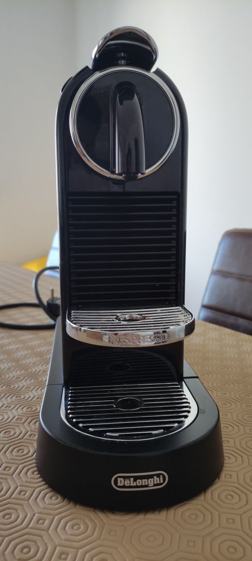 Máquina de Café DELONGHI Nespresso Citiz Preto