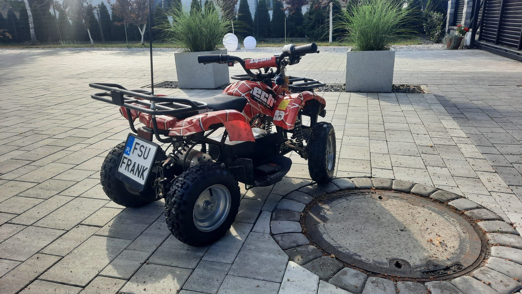 Elektryczny quad HECHT 56800 

Na sprzeda