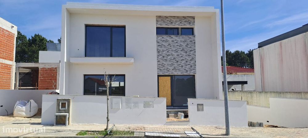 Moradia T4 Nova, individual - Parceiros