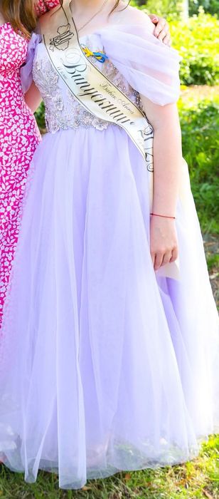 Випускне плаття кольору ніжної лаванди