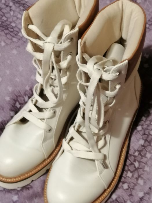 чоботи жіночі ботинки