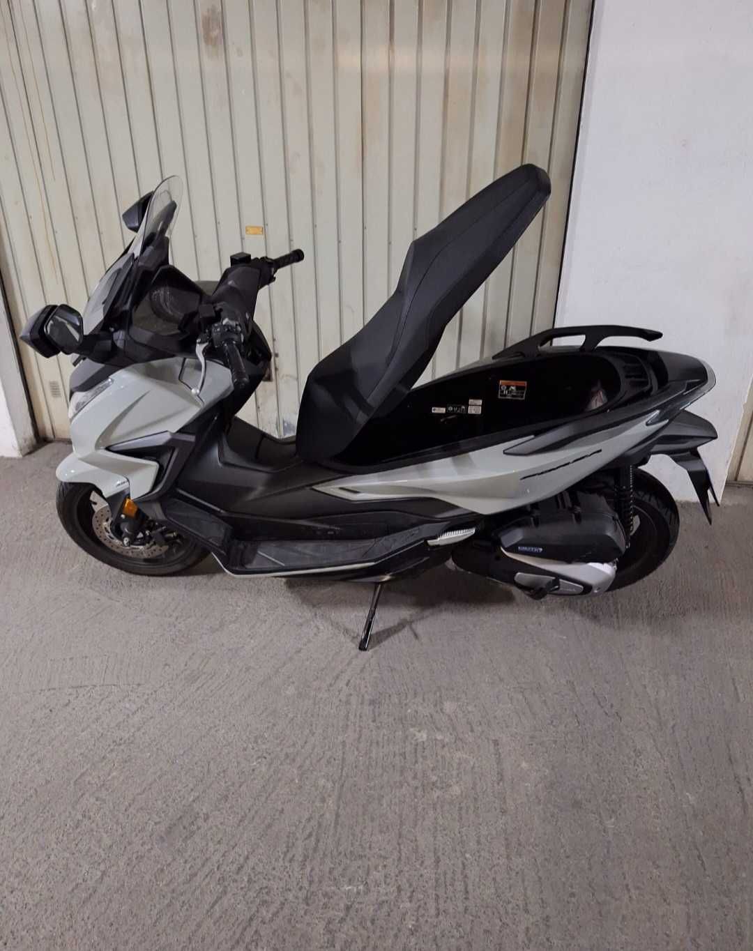 Mota honda forza 125 ano 2021 com 250 km. Valor 4500 euros negociáveis