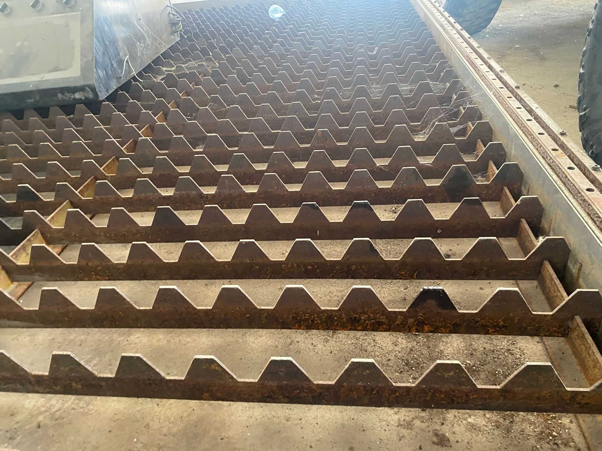 Maquina de cortar chapa 
Trustep systems