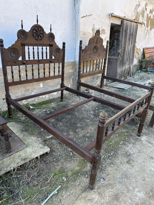 Cama de madeira maciça