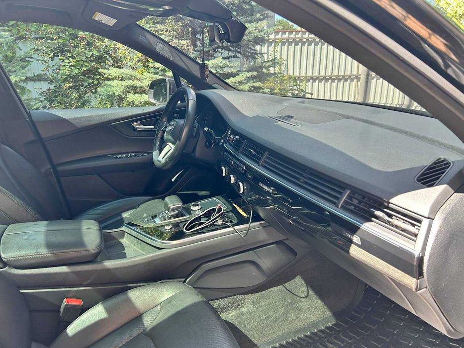 Audi q7 premium plus 2017 год 3.0 tfsi quattro камеры 360 7 мест