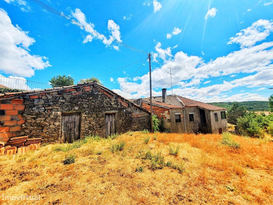 Moradia para reconstruir em Vilarinho Cova de Lua