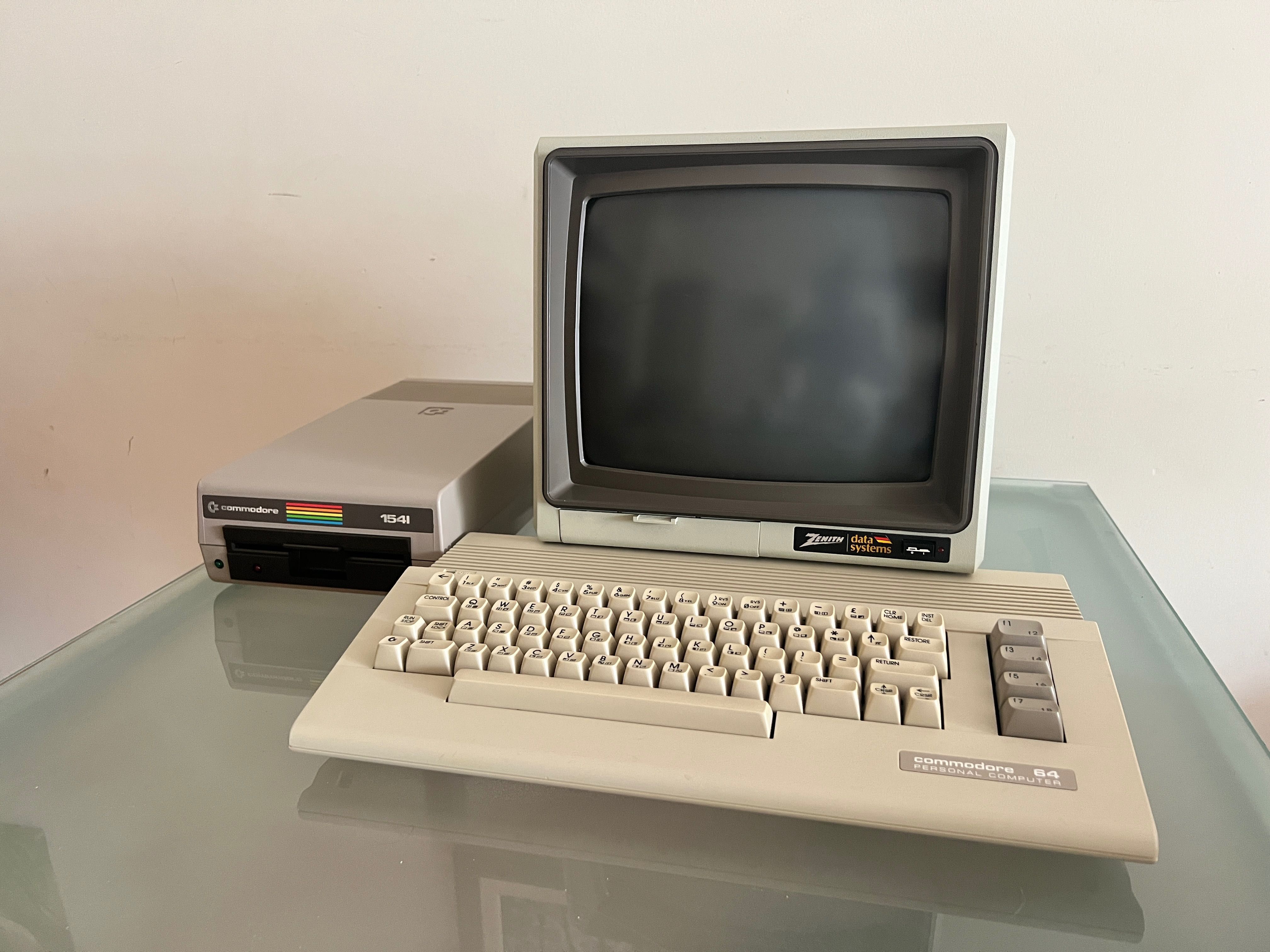 Commodore 64C - monitor / 100% original