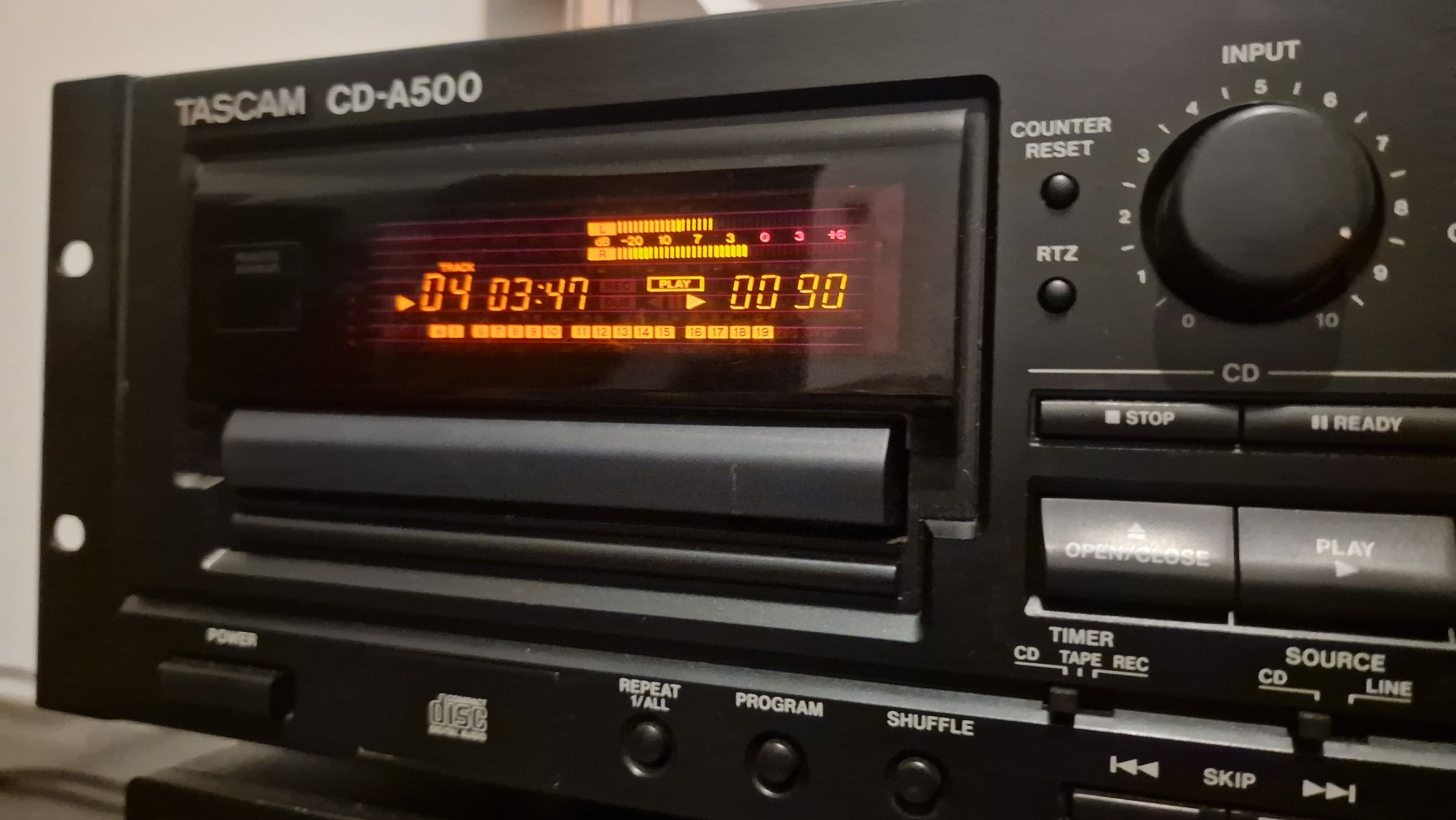 TASCAM CD-A500 - CD / Cassete Profissional