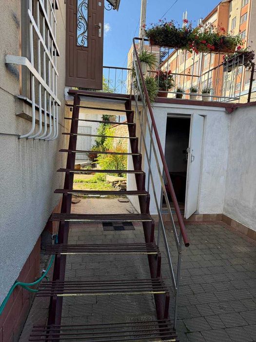 Продаж частини будинку з власним входом, вул. Східна