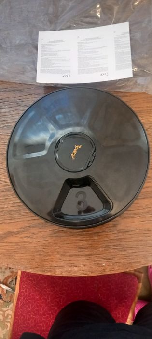 Авто-кармуша для котов собак и так далее.