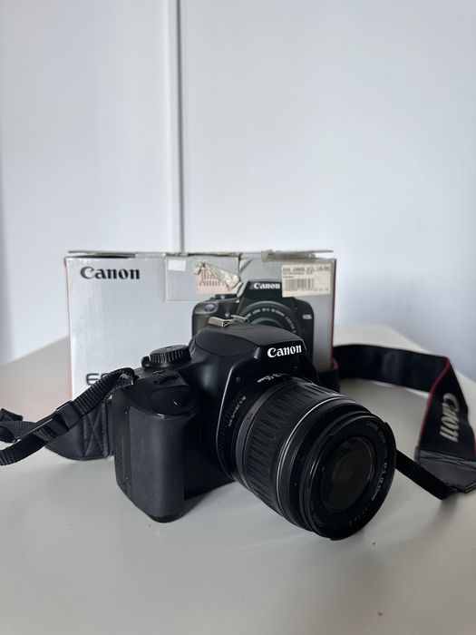 Продам фотоапарат Canon 1000d + обʼєктив 18-55+коробка