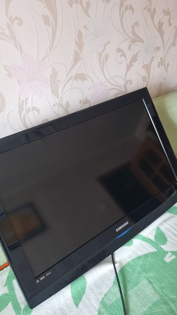 Телевізор Samsung 32 дюйми, модель LE32B350