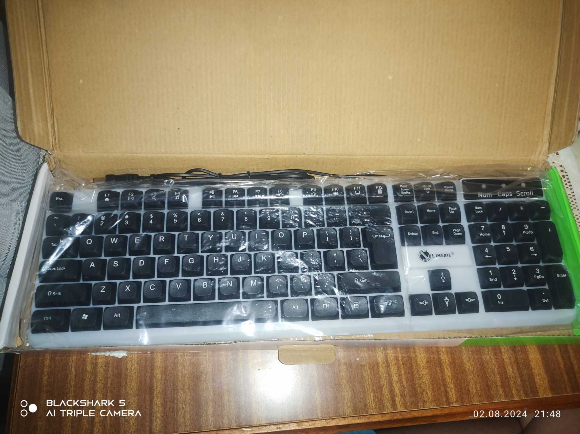Przewodowa klawiatura Limeide z podświetleniem RGB.