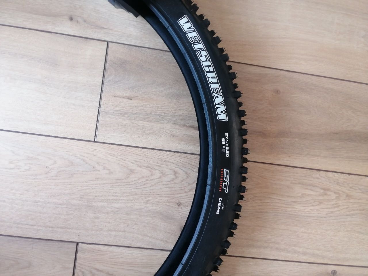 Opona Maxxis Wetscream 27,5x2,50 65 PSI