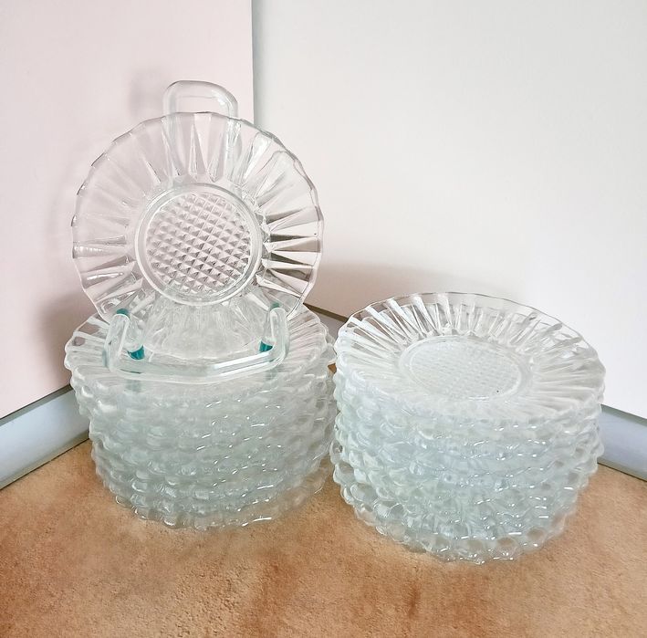 22 szklane talerzyki podstawki Ząbkowice vintage