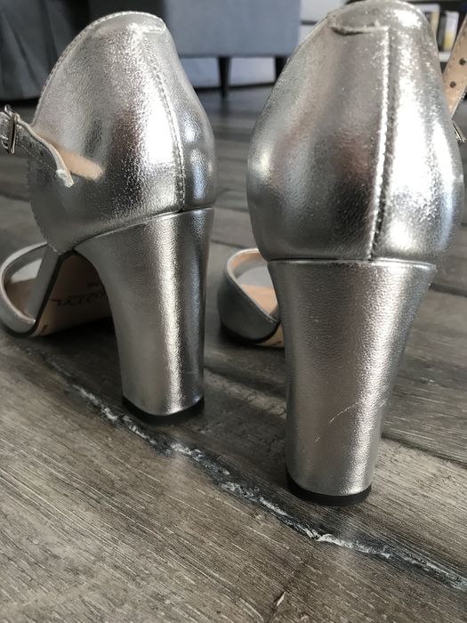 Nowe taneczne buty na wesele *Kotyl* srebrne r. 36 faktura/pudełko