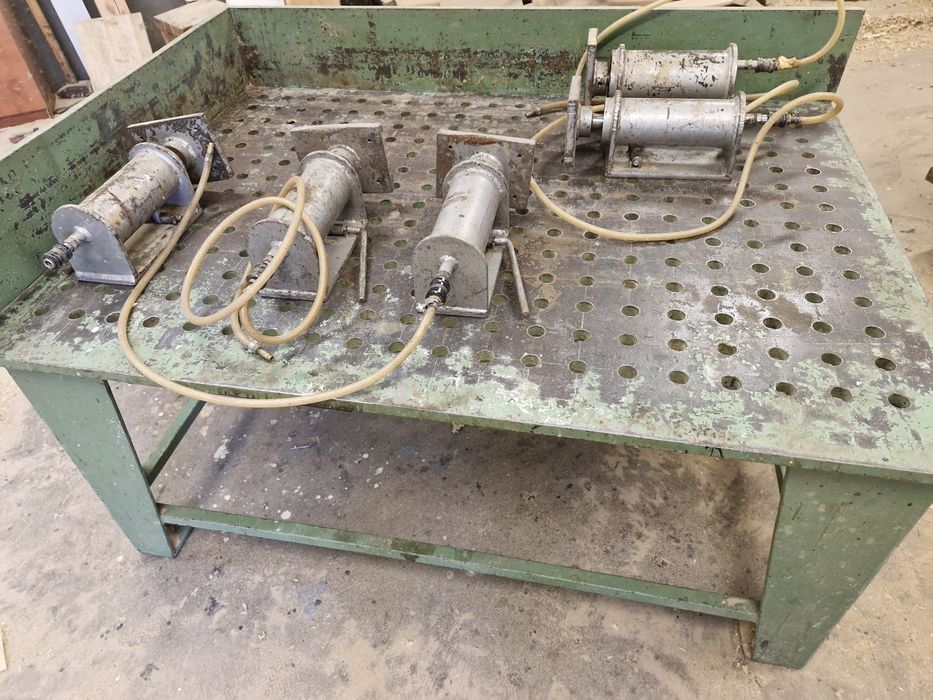 Prasa pneumatyczna do klejenia drewna