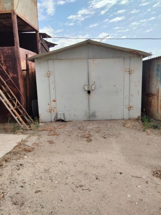 Продам охраняемый гараж.