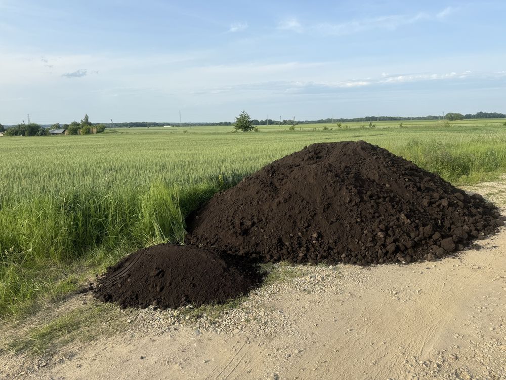 Czarna ziemia z Wroclawia pod trawnik , warzywa .