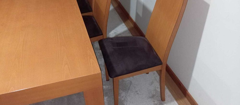 Mesa + 6 cadeiras