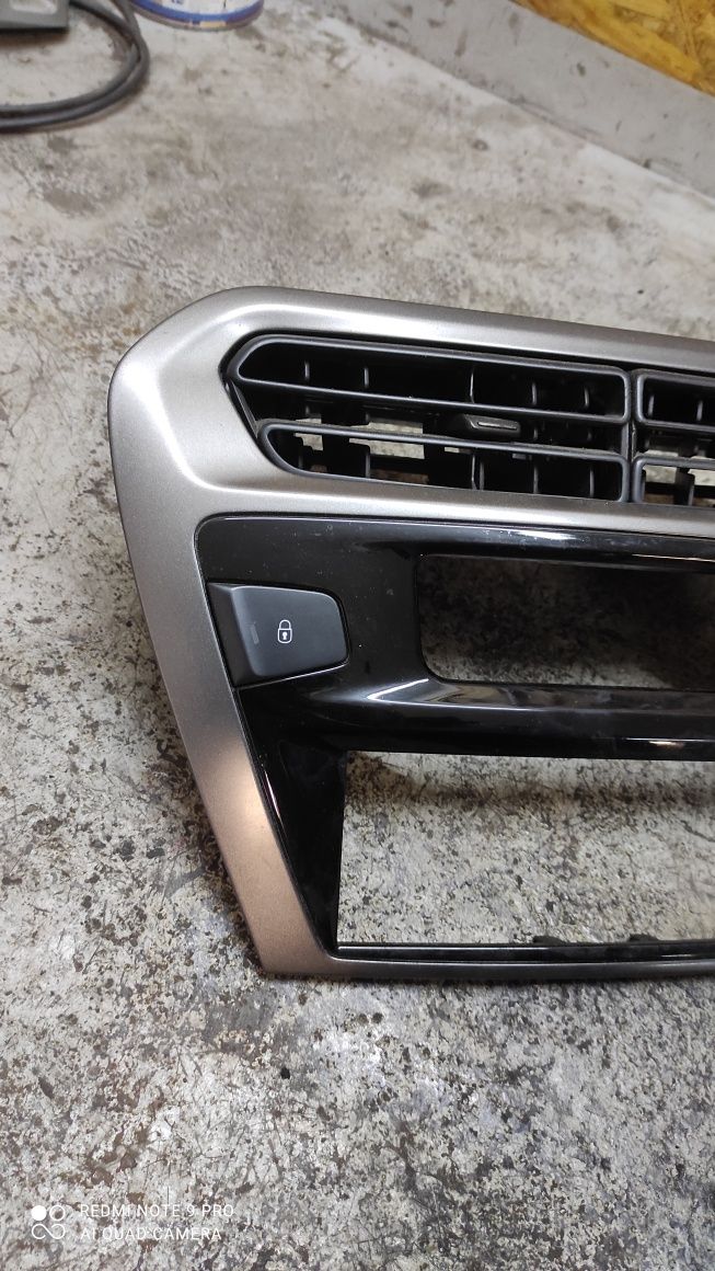 Peugeot 301 ramka radia kratki wentylacyjne