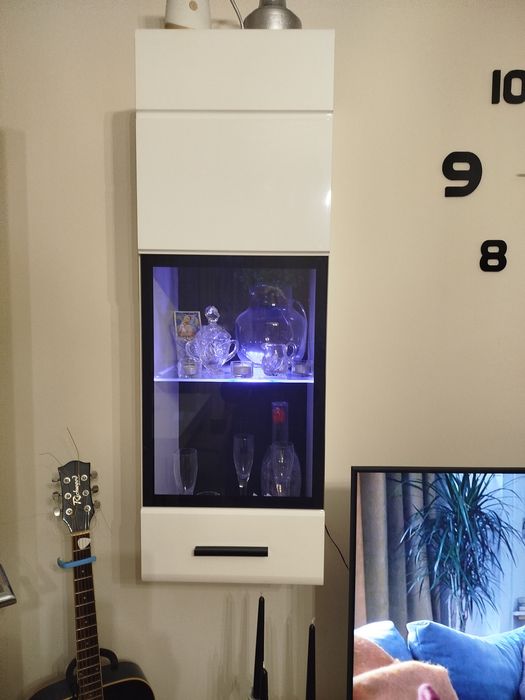 Szafki białe  na wysoki polysk