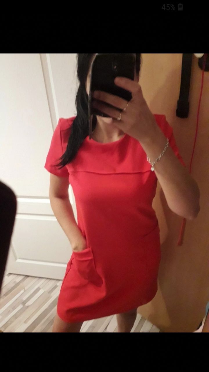 Prosta sukienka M czerwona Reserved na święta impreze biura na co dzie