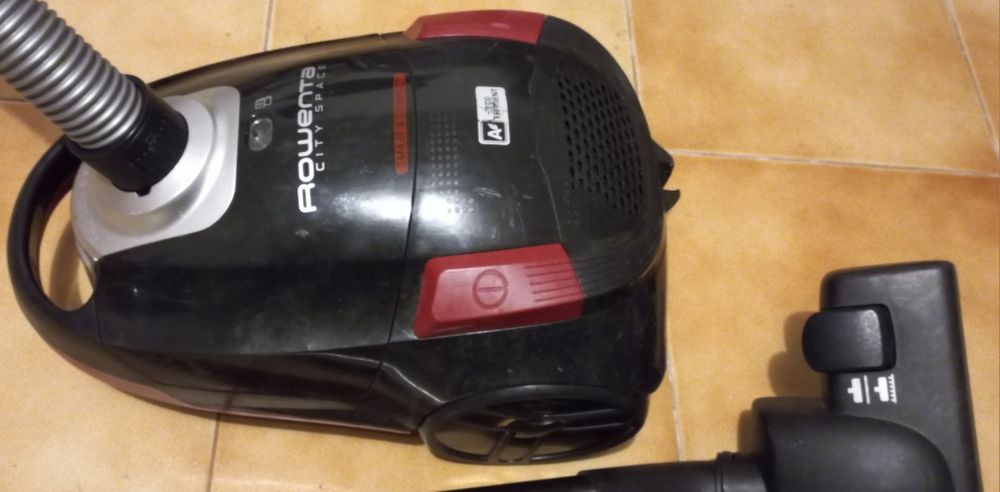 Aspirador Rowenta com boa aspiração