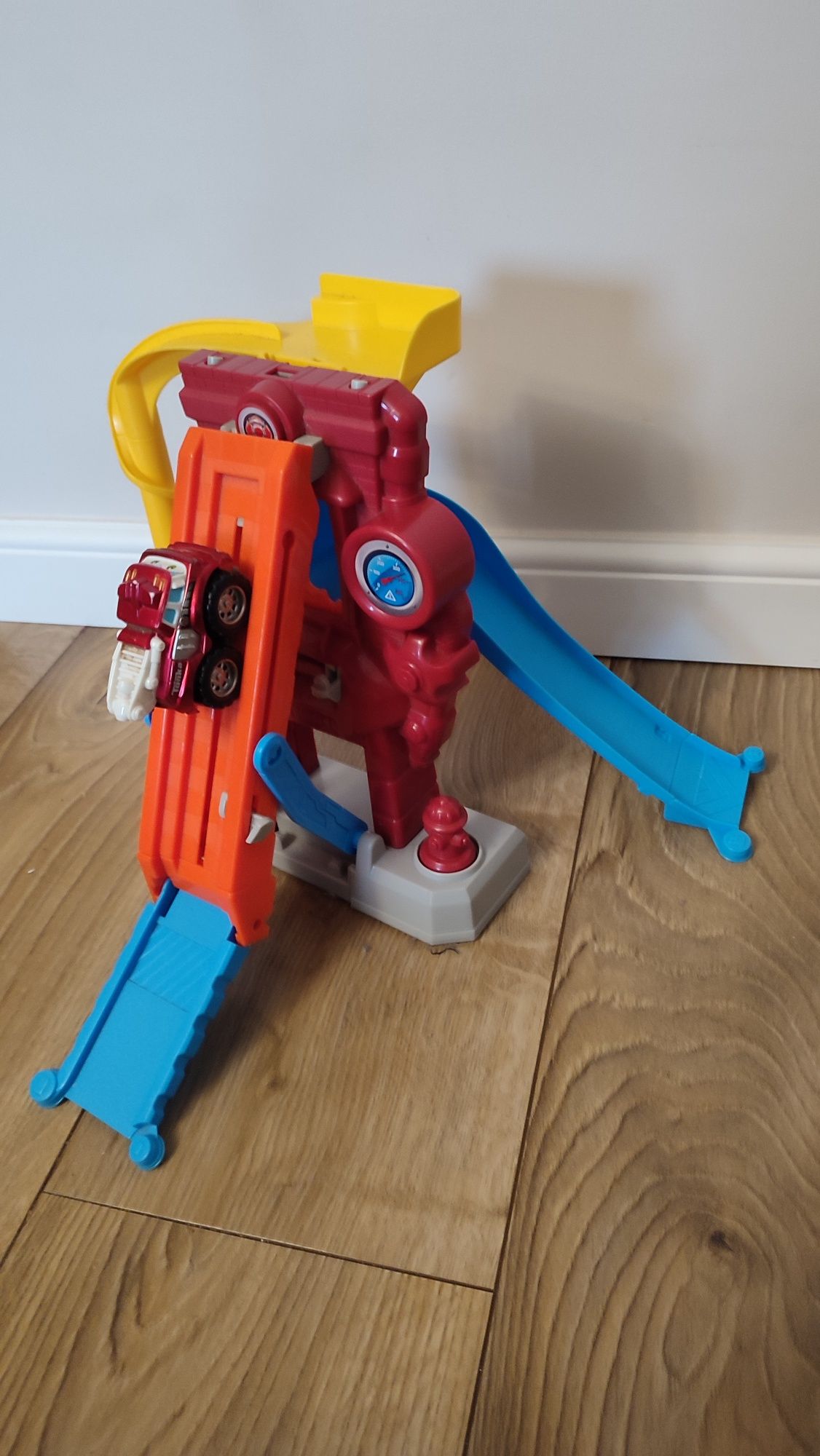 Hasbro Chuck Tonka tor wesoła remiza