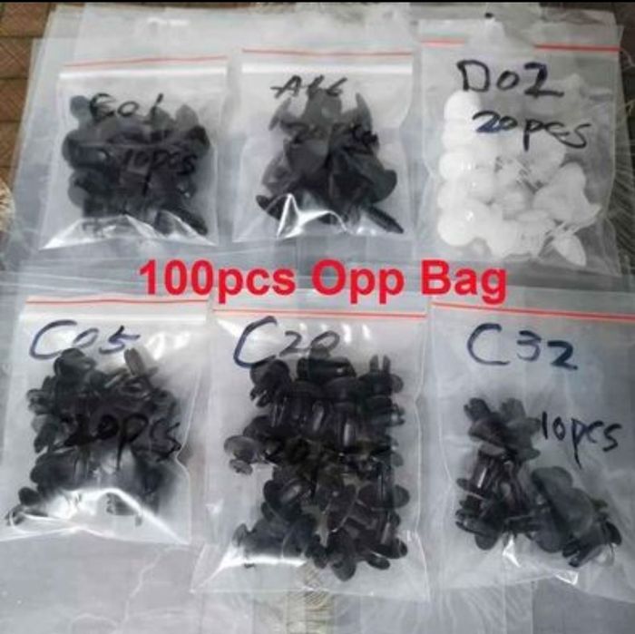 Conjunto de 100 molas de friso, rebites de plástico, clipes de fixação