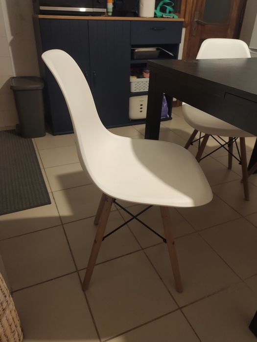 Vendo mesa de jantar e cadeiras