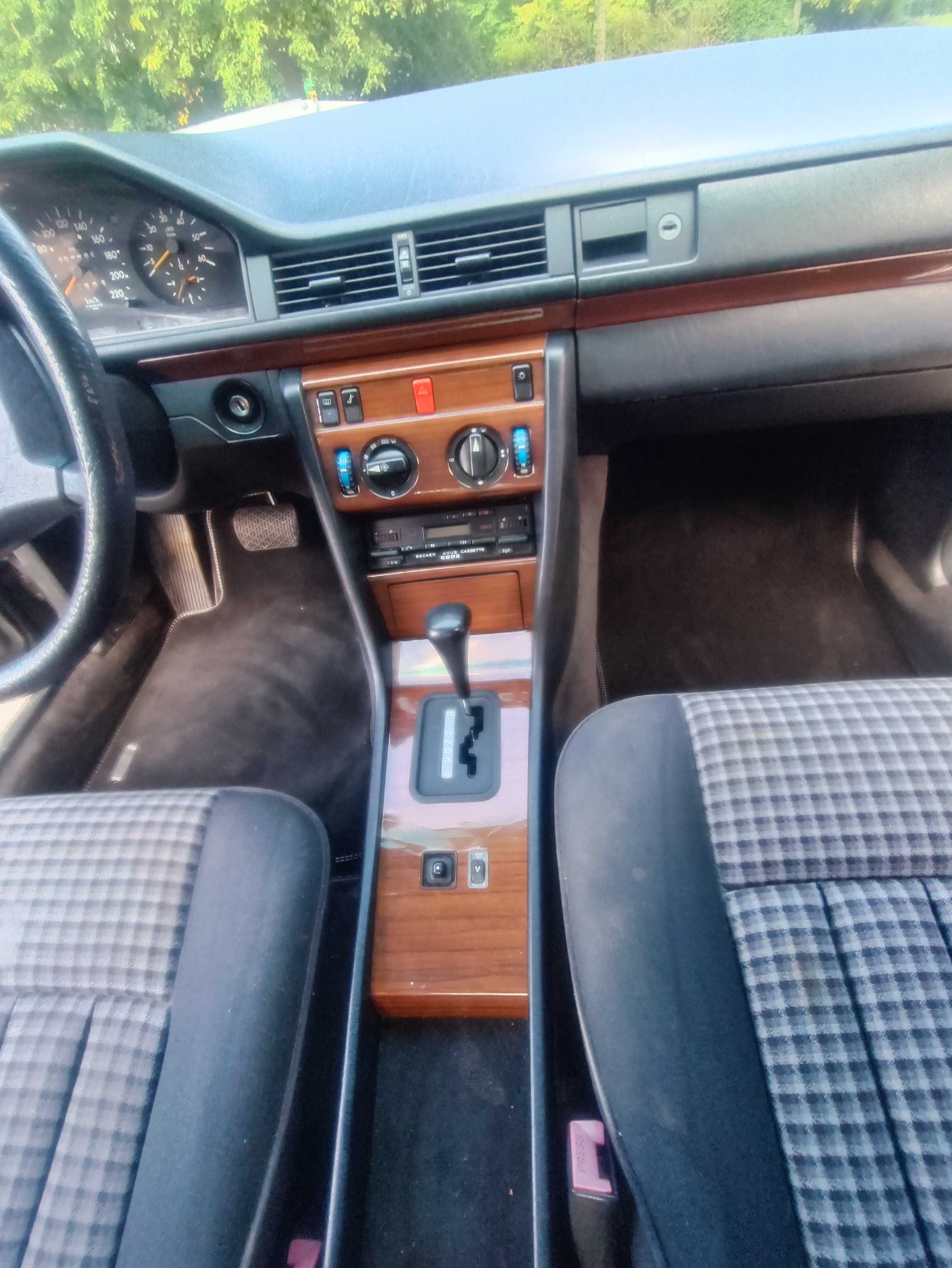 Mercedes W124 3.0L Diesel - Rok 1989, Pierwszy Właściciel w Kraju!