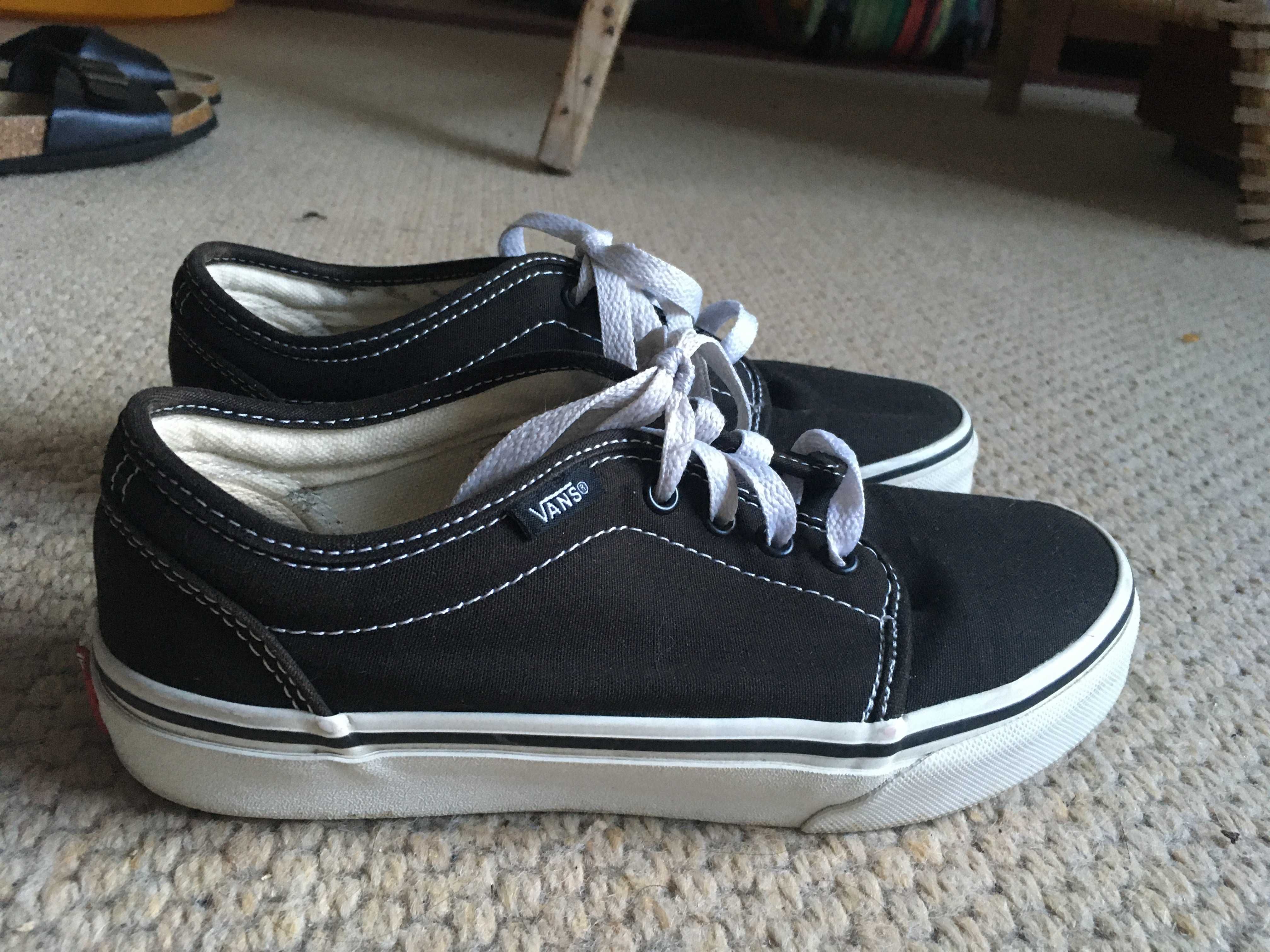 Sapatilhas pretas Vans quase novas. nº36