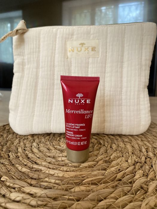 Новий подарунковий набір Nuxe косметичка та пудровий крем 15 мл