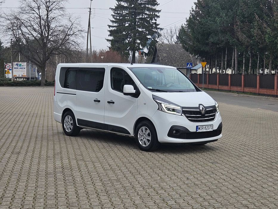 Renault Trafic 9 osób  jak nowy Full FV 23%