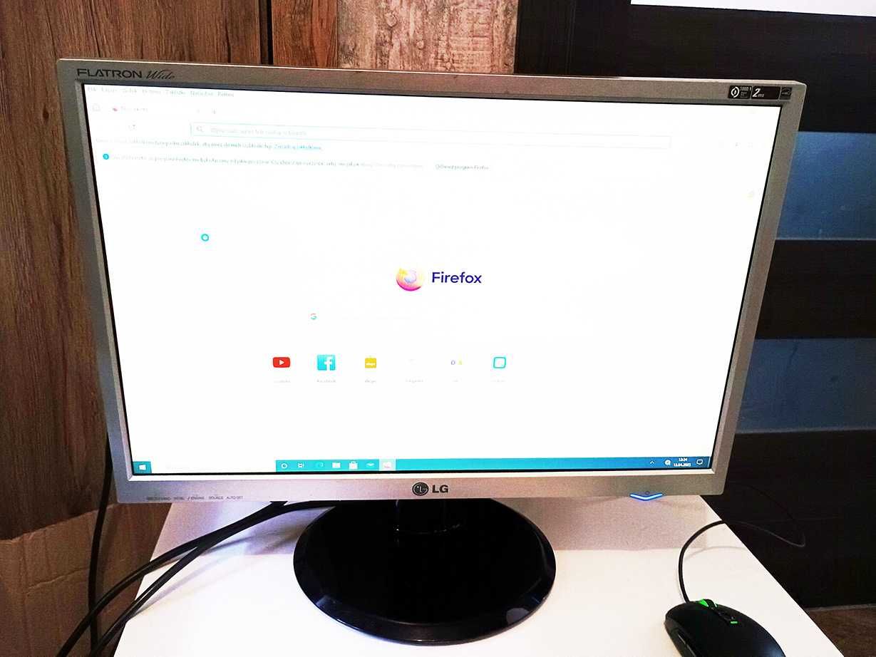 Monitor LG Flatron L226WTQ-SF 22 cale, kabel