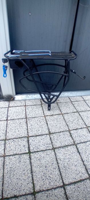 Bagażnik pod baterię roweru elektrycznie wspomaganego