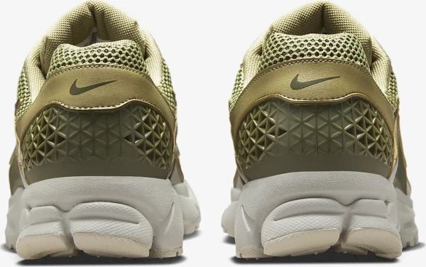 Кросівки Unisex NIKE ZOOM VOMERO 5 оригінал FJ1915-200