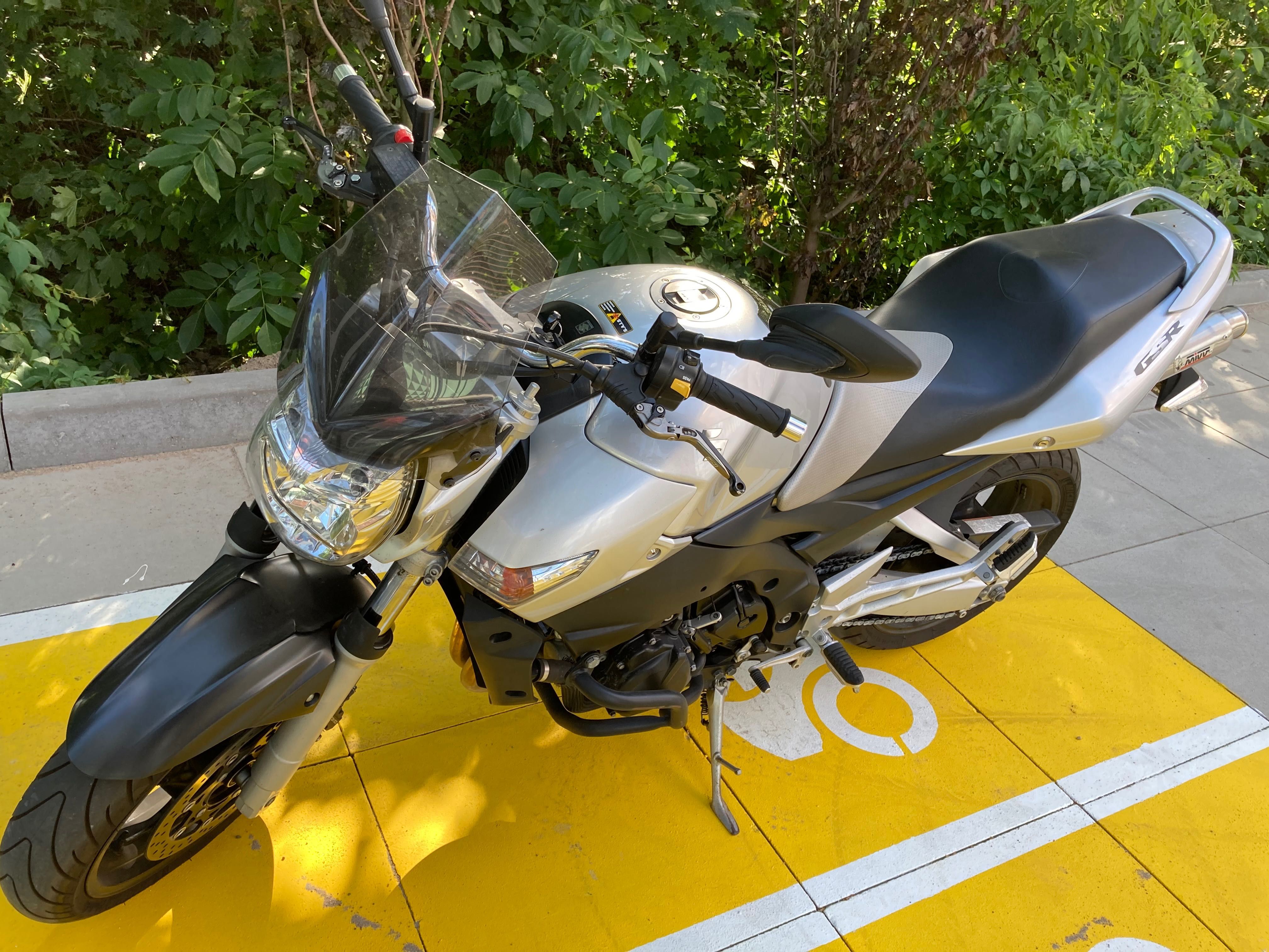 SUZUKI GSR 600 (rocznik 2008) doinwestowany 26 867 km