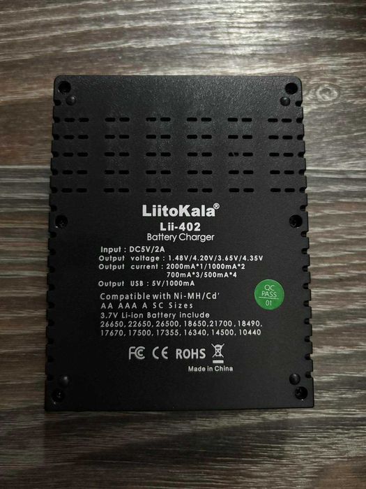 LiitoKala Lii-402 универсальное зарядное устройство