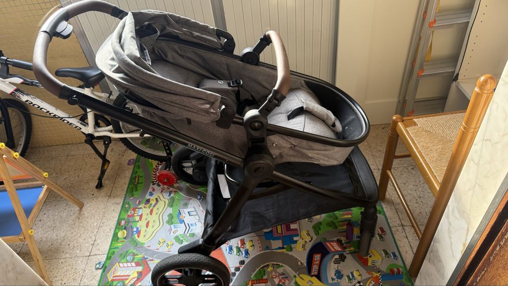 Carrinho de Bebé, pouco uso, com acessorios